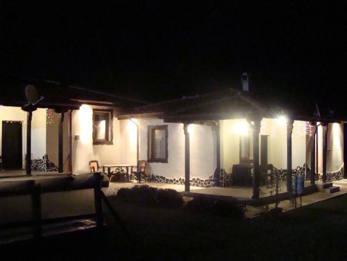 Madara Omaya Guest House Exteriör bild